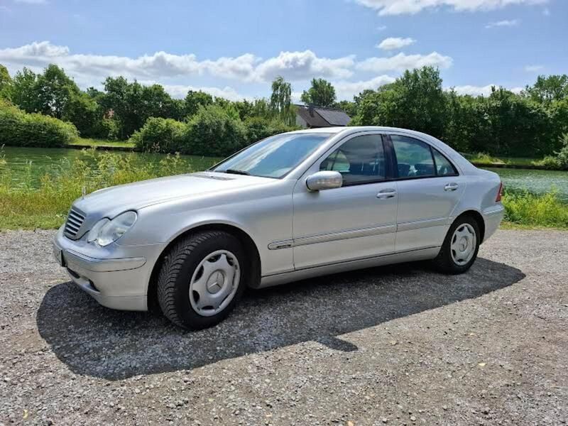 Grau Gebraucht 2003 Mercedes C200 Elegance Limousine | 4.690 € (Teuer) - Bild 1/4