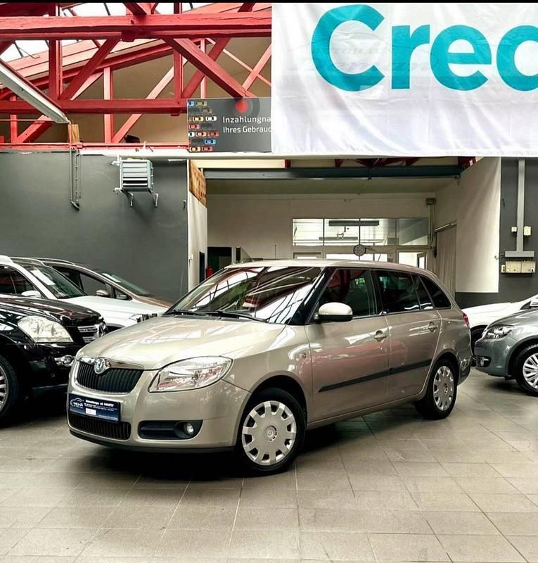 Gold Gebraucht 2011 Skoda Fabia Kleinwagen | 1.600 € (Guter Preis) - Bild 1/4