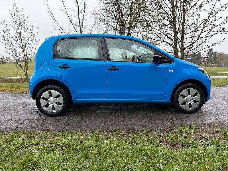 Second-hand VW up! 60 CP (44 kW) 2015 Albastru Hatchback