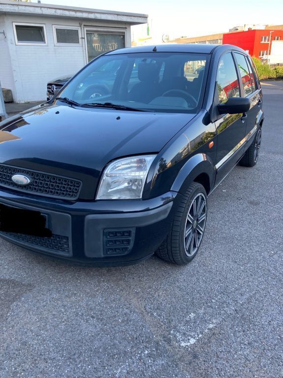 Schwarz Gebraucht 2002 Ford Fusion Ambiente Limousine | 1.400 € (Fairer Preis) - Bild 1/4