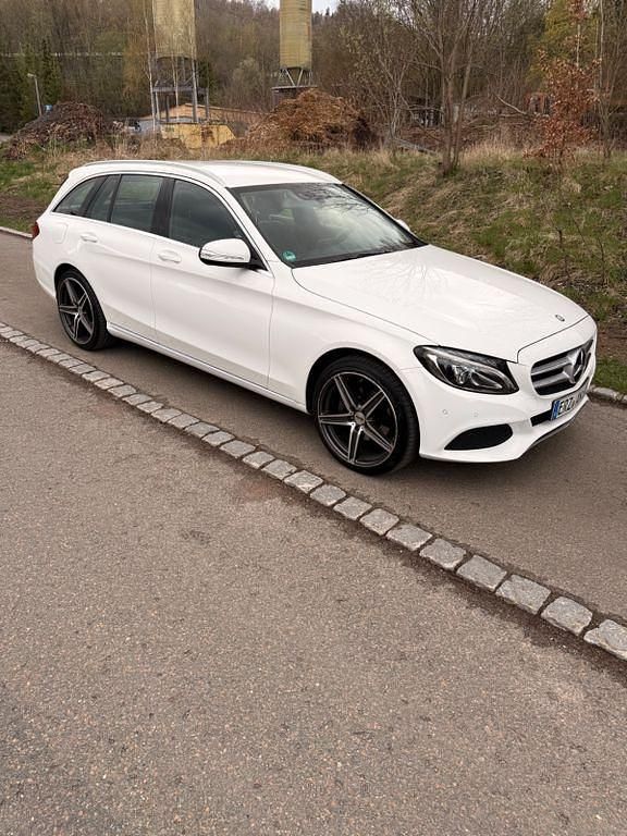 Gebraucht Mercedes C220 170 PS (125 kW) 2015 Weiß Limousine