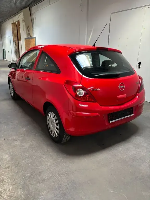 Używany Opel Corsa Edition 60 KM (44 kW) 2010 Czerwony Hatchback