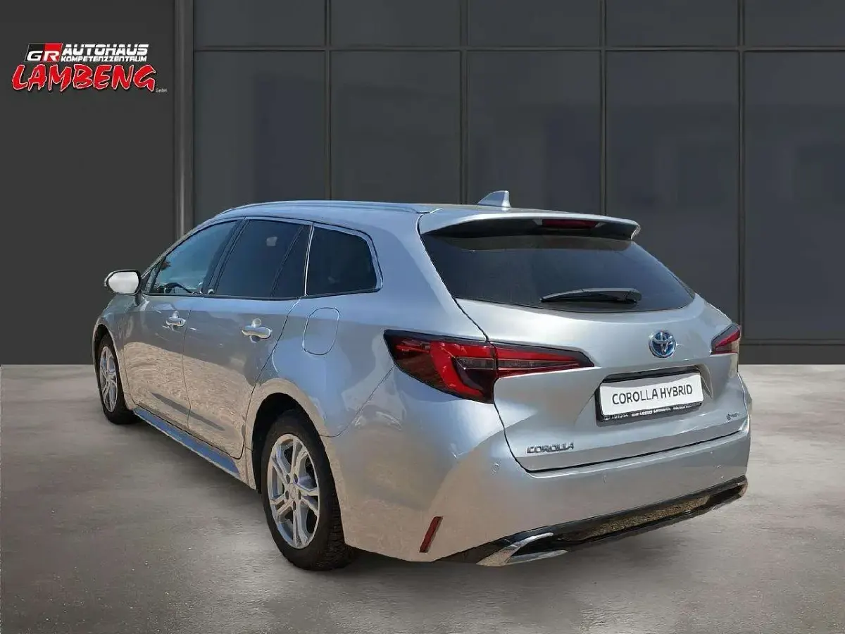Gebraucht Toyota Corolla Hybrid Team 140 PS (102 kW) 2024 Silver metallic Kombi