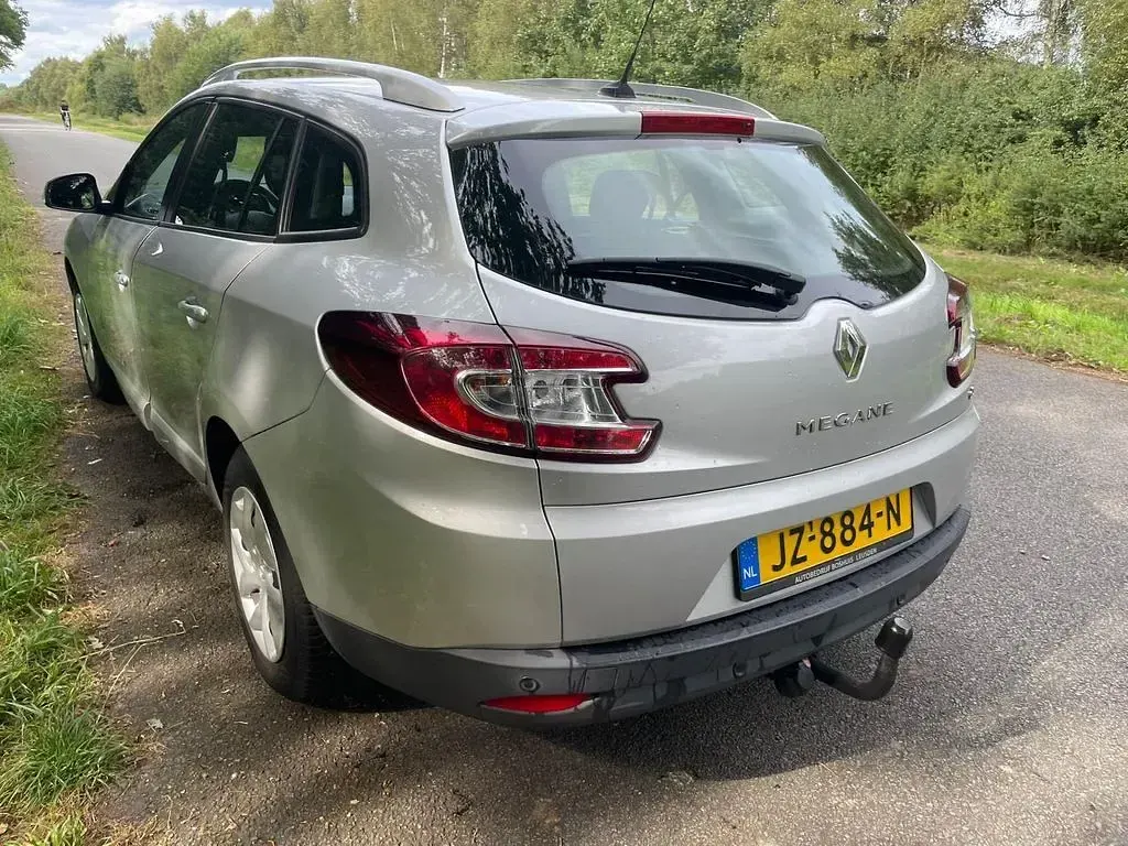 Gebraucht Renault Mégane Authentique 110 PS (80 kW) 2014 Grau Kombi