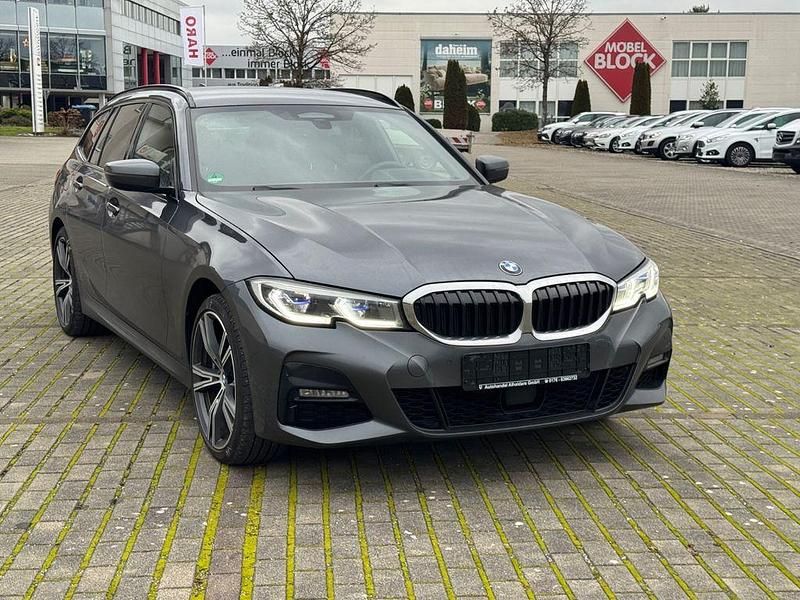 Grau Gebraucht 2021 BMW 330e M Sport Limousine | 28.999 € (Superpreis) - Bild 1/4