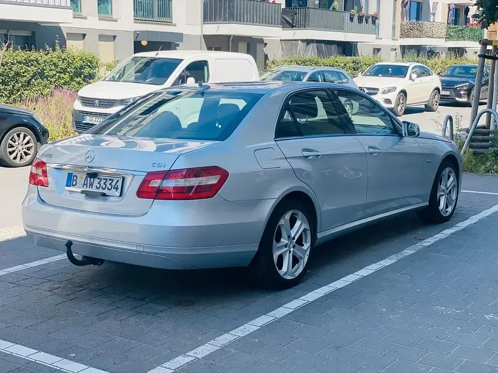 Gebraucht Mercedes E200 170 PS (125 kW) 2011 Silber Limousine