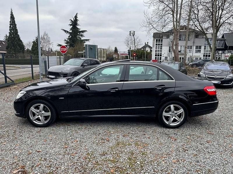 Gebraucht Mercedes E250 204 PS (150 kW) 2012 Obsidianschwarz  metalliclack Limousine