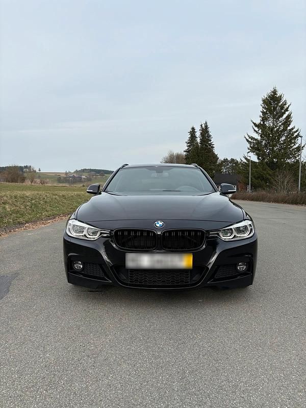 Gebraucht BMW 330 M Sport 252 PS (185 kW) 2019 Schwarz Kombi