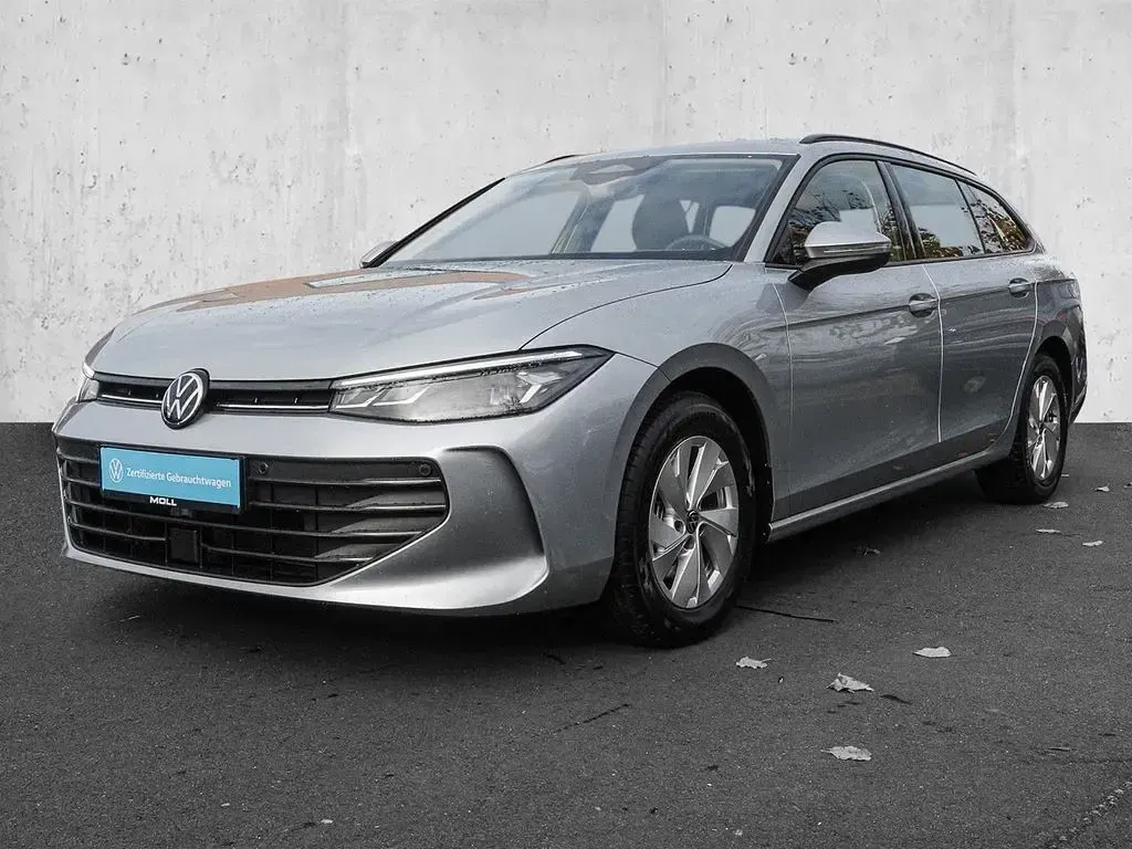 Używany VW Passat Basis 150 KM (110 kW) 2025 Srebrny Kombi