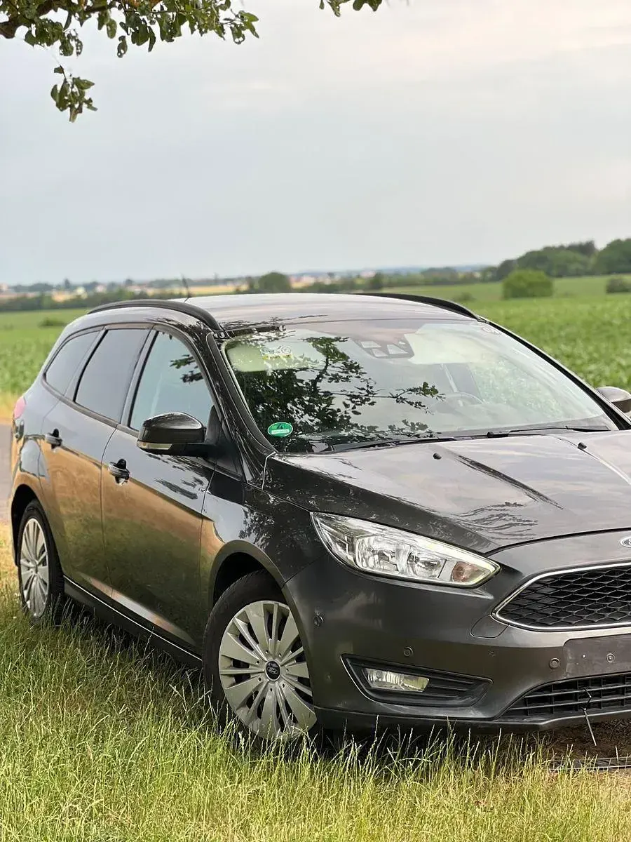 Gebraucht Ford Focus Trend 120 PS (88 kW) 2016 Grau Kombi