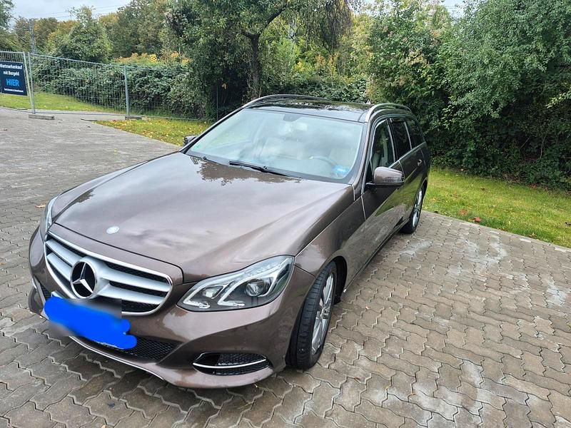 Braun Gebraucht 2013 Mercedes E220 Kombi | 12.200 € (Teuer) - Bild 1/4