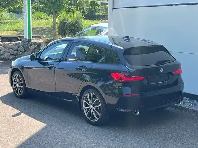Gebraucht BMW 120 Sport Line 190 PS (139 kW) 2022 Schwarz Kleinwagen
