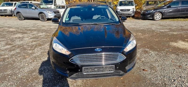 Schwarz Gebraucht 2017 Ford Focus Trend Limousine | 4.700 € (Superpreis) - Bild 1/4