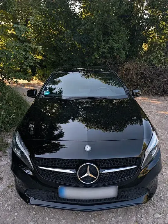Gebraucht Mercedes A200 Urban 156 PS (114 kW) 2016 Schwarz Kleinwagen