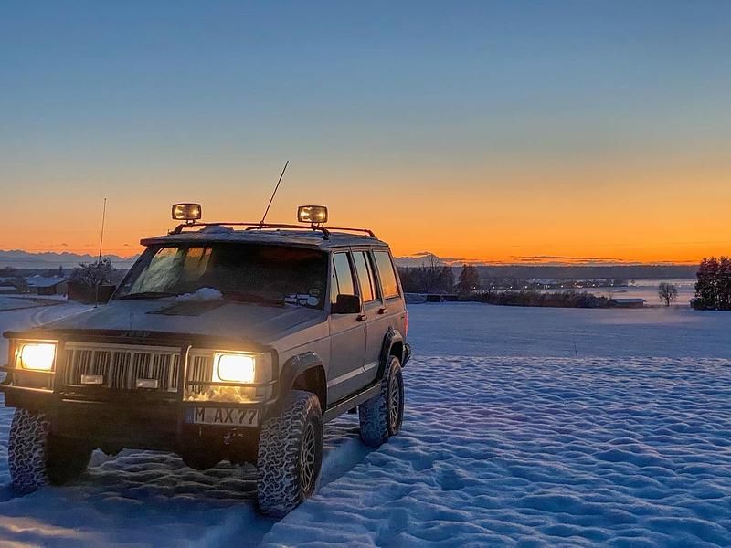Grau Gebraucht 1991 Jeep Cherokee SUV | 8.500 € - Bild 1/3