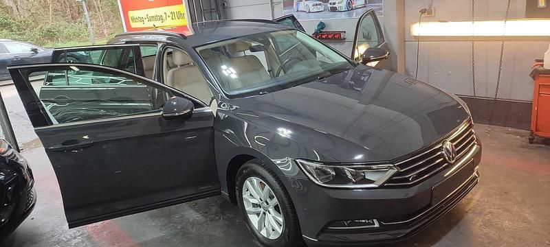 Gebraucht VW Passat 150 PS (110 kW) 2018 Silber Kombi