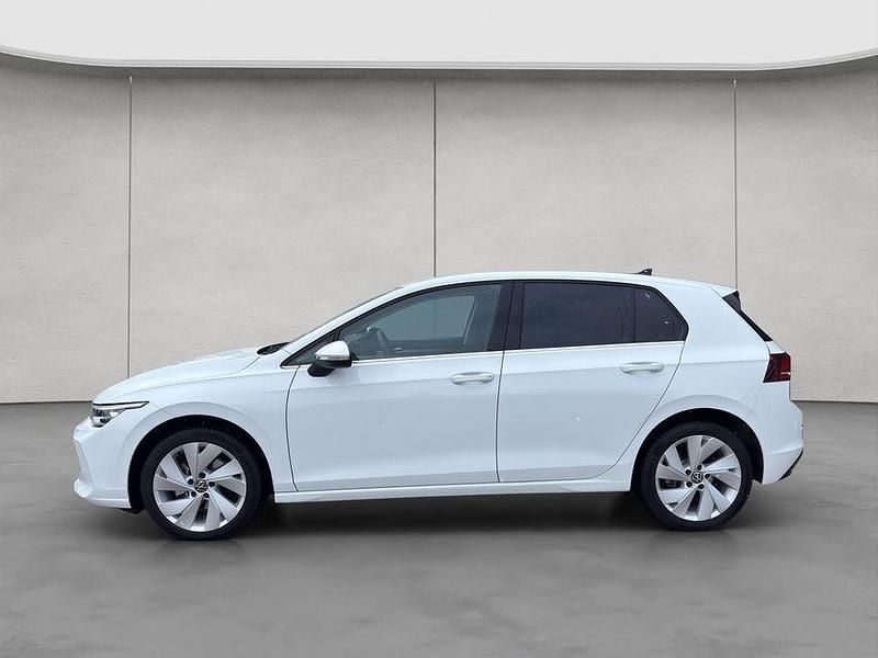 Gebraucht VW Golf VIII Style 150 PS (110 kW) 2025 Weiß Limousine