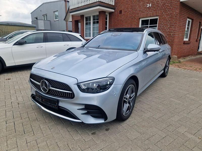 Silber Gebraucht 2021 Mercedes E300 AMG line Limousine | 30.990 € (Guter Preis) - Bild 1/4