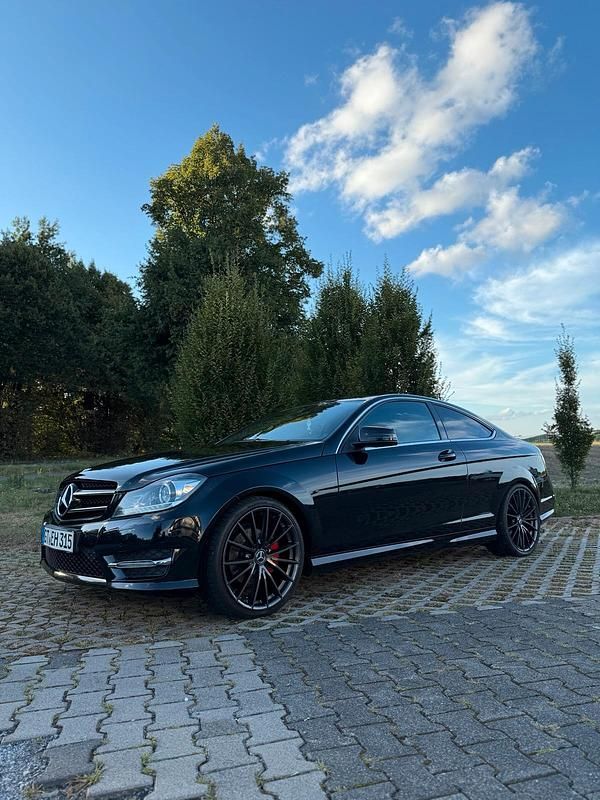 Schwarz Gebraucht 2013 Mercedes C180 AMG Coupé | 13.250 € (Teuer) - Bild 1/4