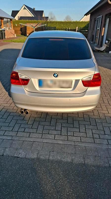 Gebraucht BMW 318 129 PS (94 kW) 2007 Silber Limousine