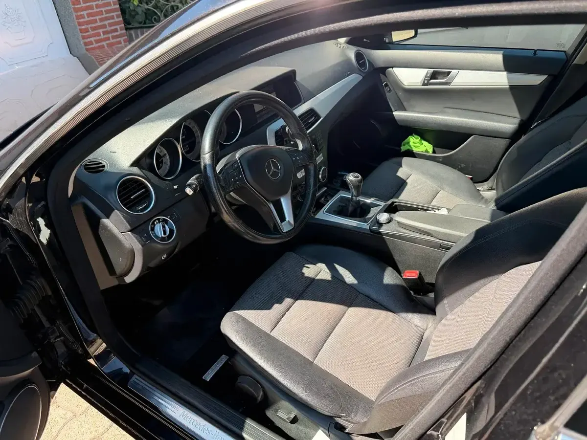 Gebraucht Mercedes C180 156 PS (114 kW) 2013 Schwarz Kombi