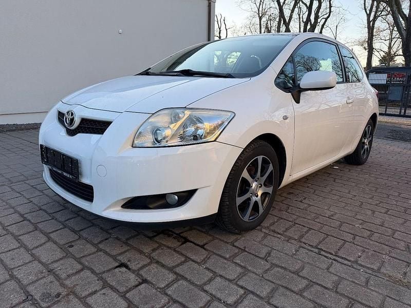 Weiß Gebraucht 2009 Toyota Auris Basis Limousine | 2.899 € (Guter Preis) - Bild 1/4