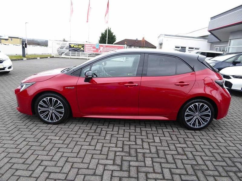Gebraucht Toyota Corolla Hybrid Club 152 PS (111 kW) 2020 Rot Limousine