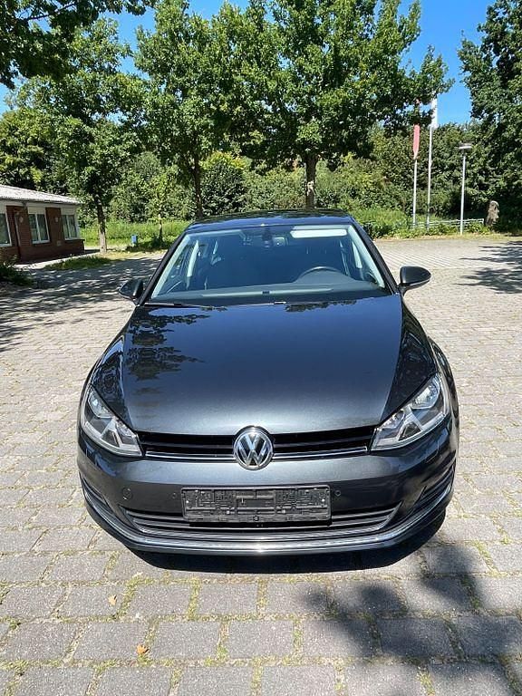 Grau Gebraucht 2016 VW Golf VII Allstar Limousine | 12.300 € (Fairer Preis) - Bild 1/4