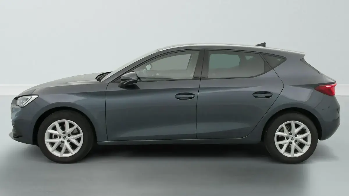 Gebraucht Seat Leon Business 116 PS (85 kW) 2024 Grau (gris magnetique) Limousine
