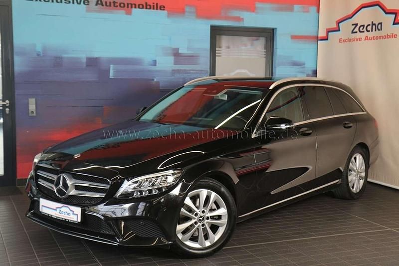 Obsidianschwarz (197) Gebraucht 2018 Mercedes C220 Avantgarde Kombi | 16.499 € (Superpreis) - Bild 1/4