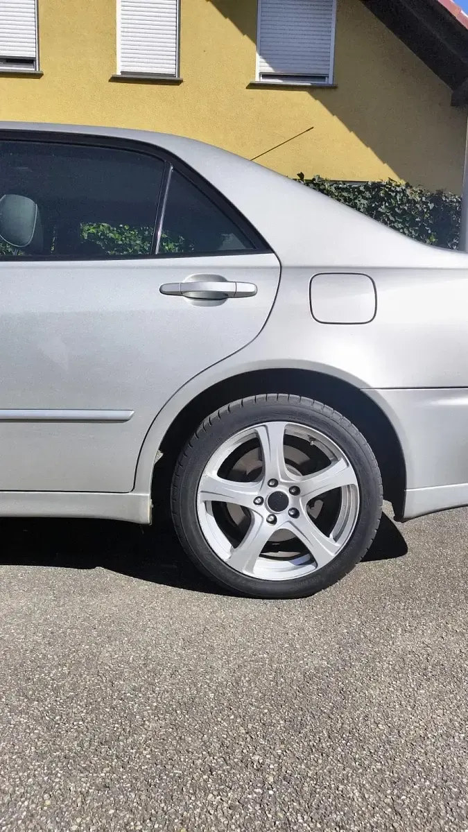 Second-hand Lexus IS200 155 CP (114 kW) 2005 Argintiu Berlinǎ