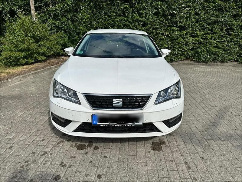 Weiß Gebraucht 2019 Seat Leon Style Limousine | 12.500 € (Superpreis) - Bild 1/4