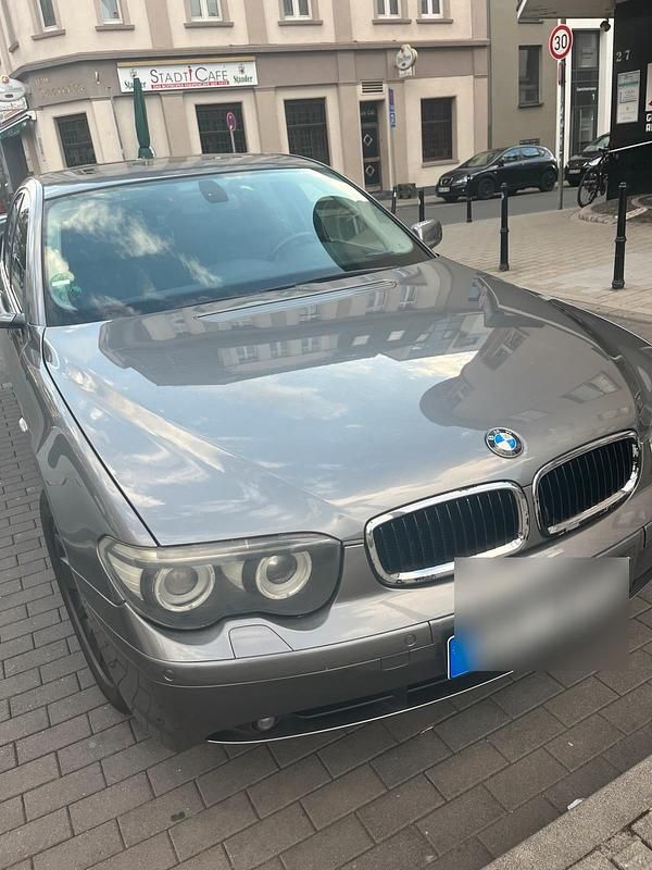 Grau Gebraucht 2004 BMW 735 Limousine | 3.800 € - Bild 1/4