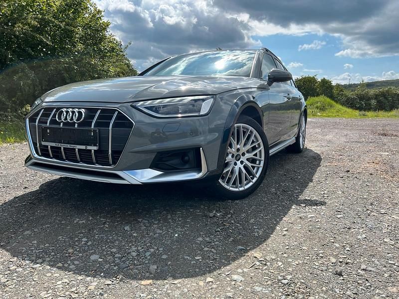 Grau Gebraucht 2019 Audi A4 Allroad Comfort Kombi | 31.999 € - Bild 1/4