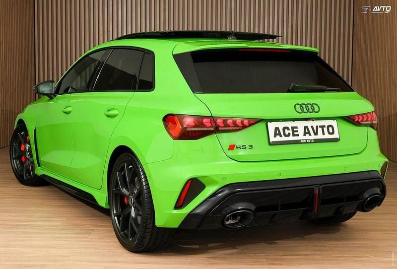 Neu Audi RS3 Sport 400 PS (294 kW) 2026 Grün Limousine