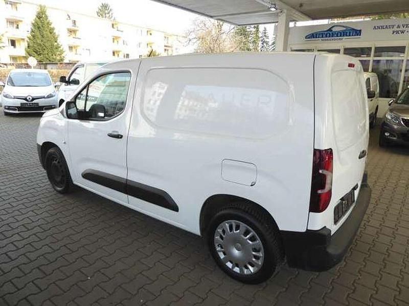 Używany Opel Combo Edition 102 KM (75 kW) 2019 Biały Minivan
