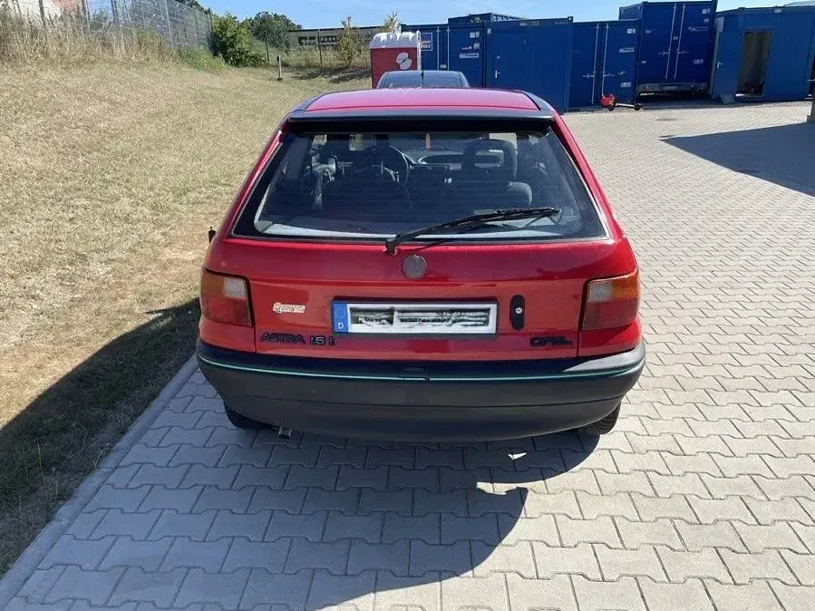 Gebraucht Opel Astra 75 PS (55 kW) 1993 Rot Limousine
