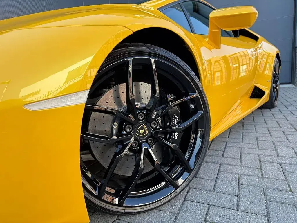 Second-hand Lamborghini Huracán 610 CP (448 kW) 2015 Galben Coupe