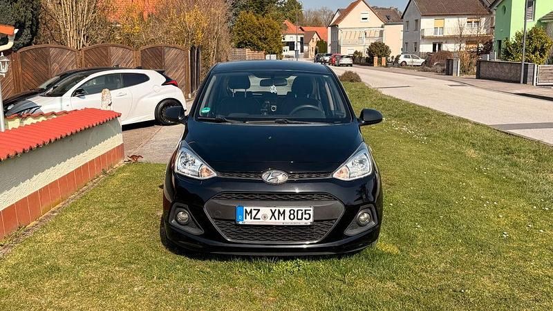 Gebraucht Hyundai i10 67 PS (49 kW) 2014 Schwarz Kleinwagen