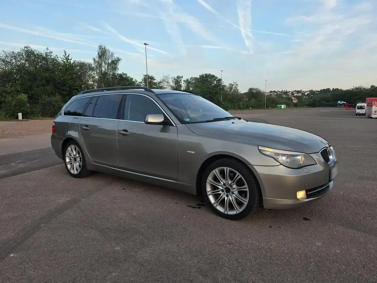 Gebraucht BMW 530 235 PS (172 kW) 2008 Braun Kombi