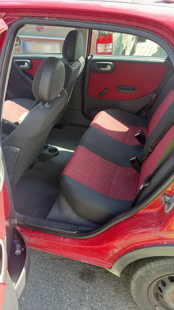 Usata Opel Corsa 60 CV (44 kW) 2004 Rosso Utilitaria