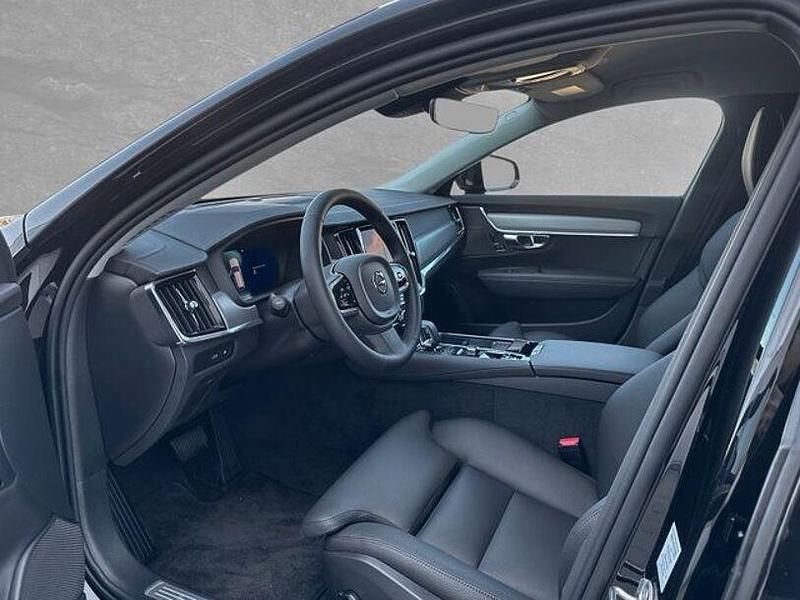 Second-hand Volvo V90 Plus 455 CP (334 kW) 2024 Negru Break