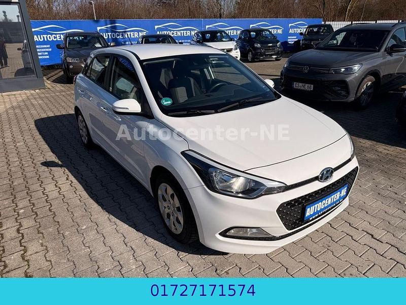 Gebraucht Hyundai i20 Trend 84 PS (61 kW) 2017 Weiß Limousine