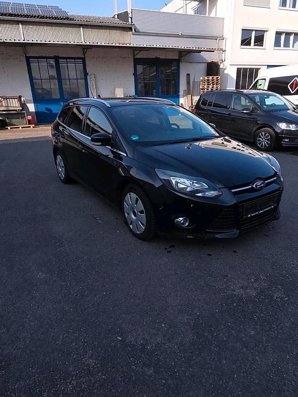 Gebraucht Ford Focus 125 PS (91 kW) 2014 Schwarz Kombi