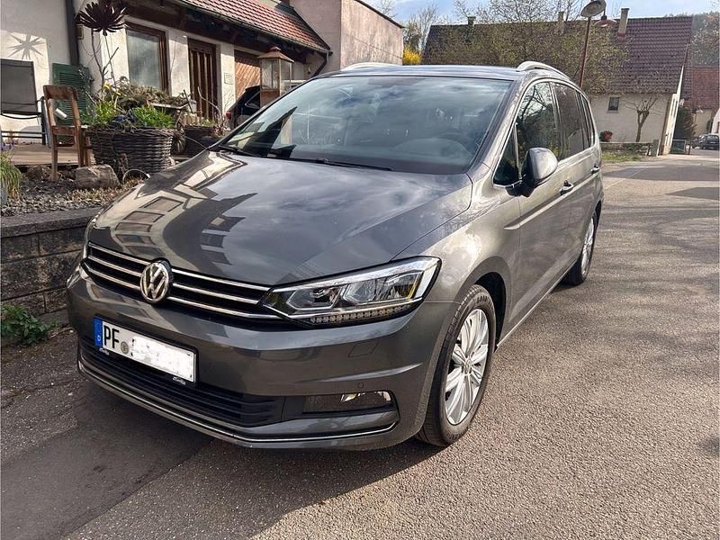 Gebraucht VW Touran Highline 150 PS (110 kW) 2017 Grau Van / Kleinbus