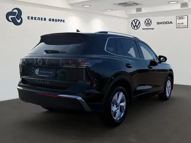 Neu VW Tiguan Elegance 150 PS (110 kW) 2026 Grenadillschwarz metallic SUV