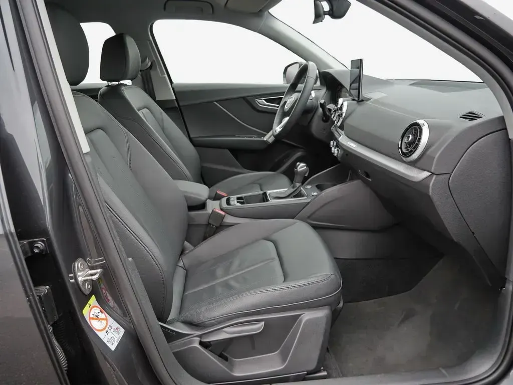 Używany Audi Q2 Advanced 150 KM (110 kW) 2025 Szary SUV