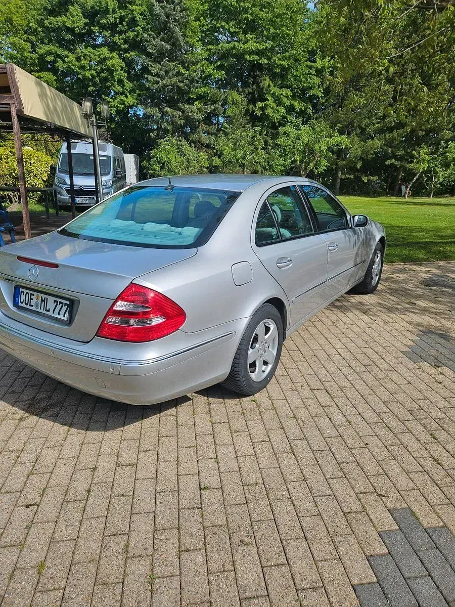 Gebraucht Mercedes E240 Elegance 177 PS (130 kW) 2003 Silber Limousine