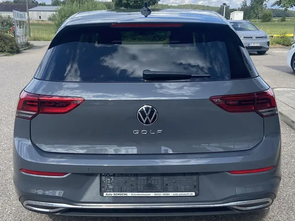Gebraucht VW Golf VIII Active 150 PS (110 kW) 2023 Grau Limousine
