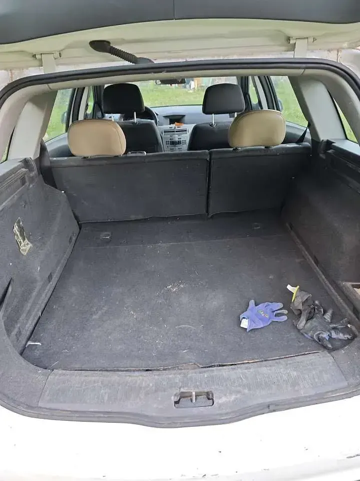 Gebraucht Opel Astra Selection 110 PS (80 kW) 2010 Weiß Kombi